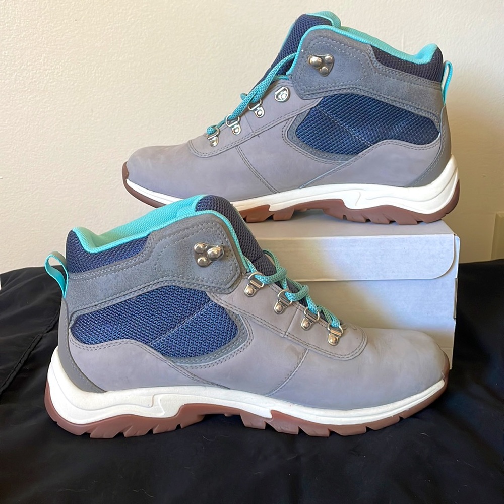 Womens Timberland anti-fatigue waterproof boots size 10 barely worn